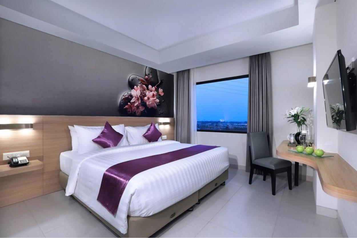 Quest Prime Cikarang By Aston Otel Bekasi Dış mekan fotoğraf
