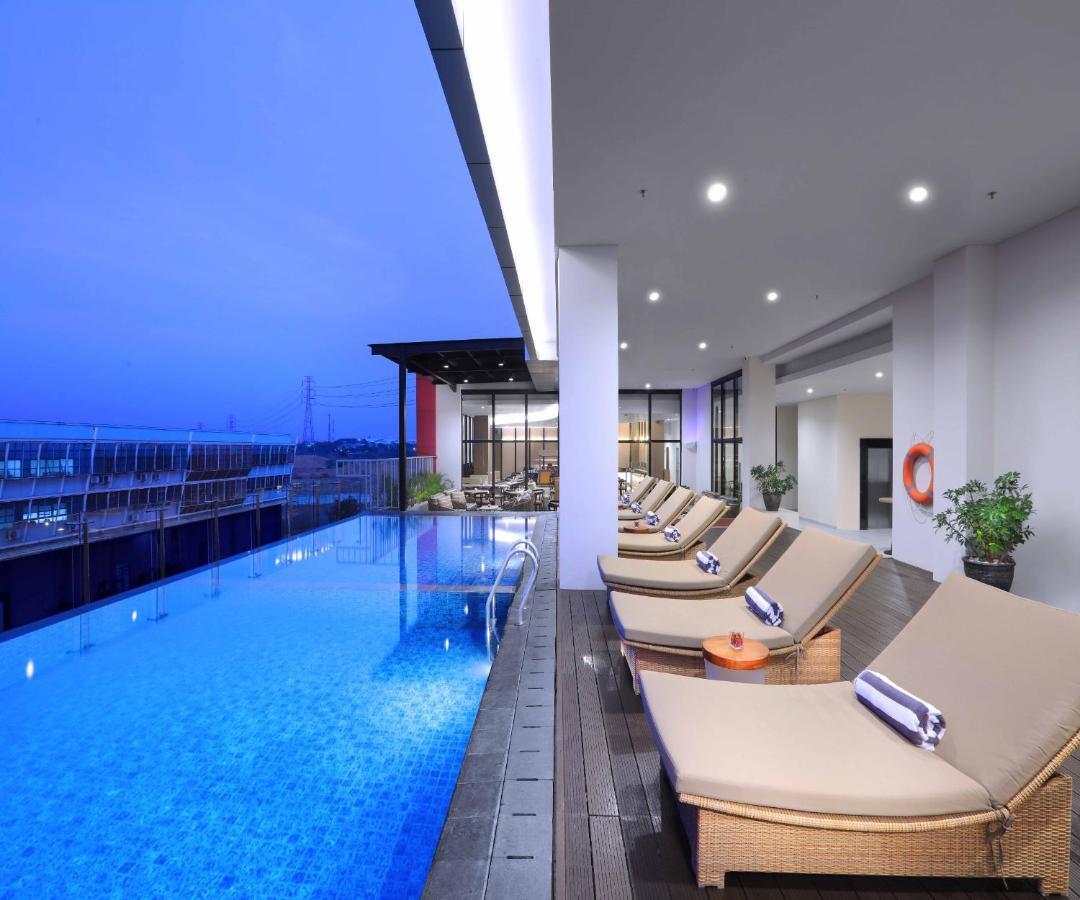 Quest Prime Cikarang By Aston Otel Bekasi Dış mekan fotoğraf