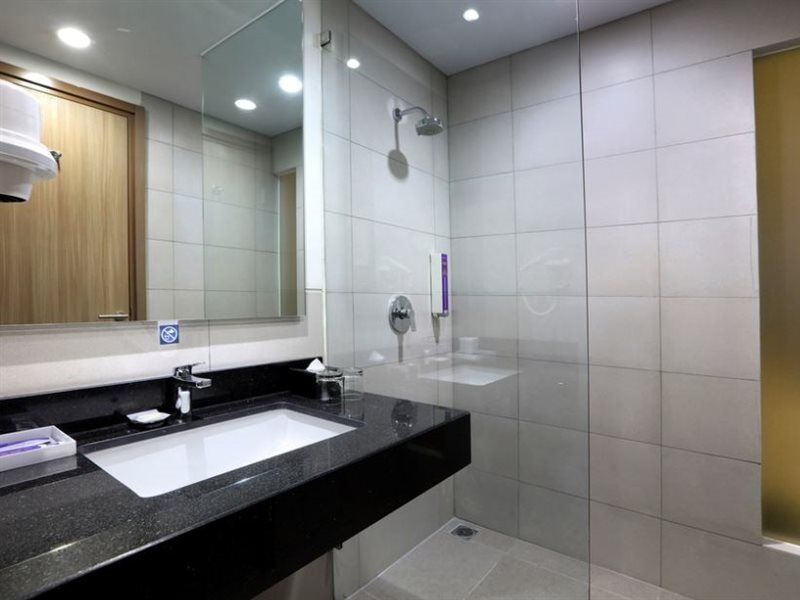 Quest Prime Cikarang By Aston Otel Bekasi Dış mekan fotoğraf